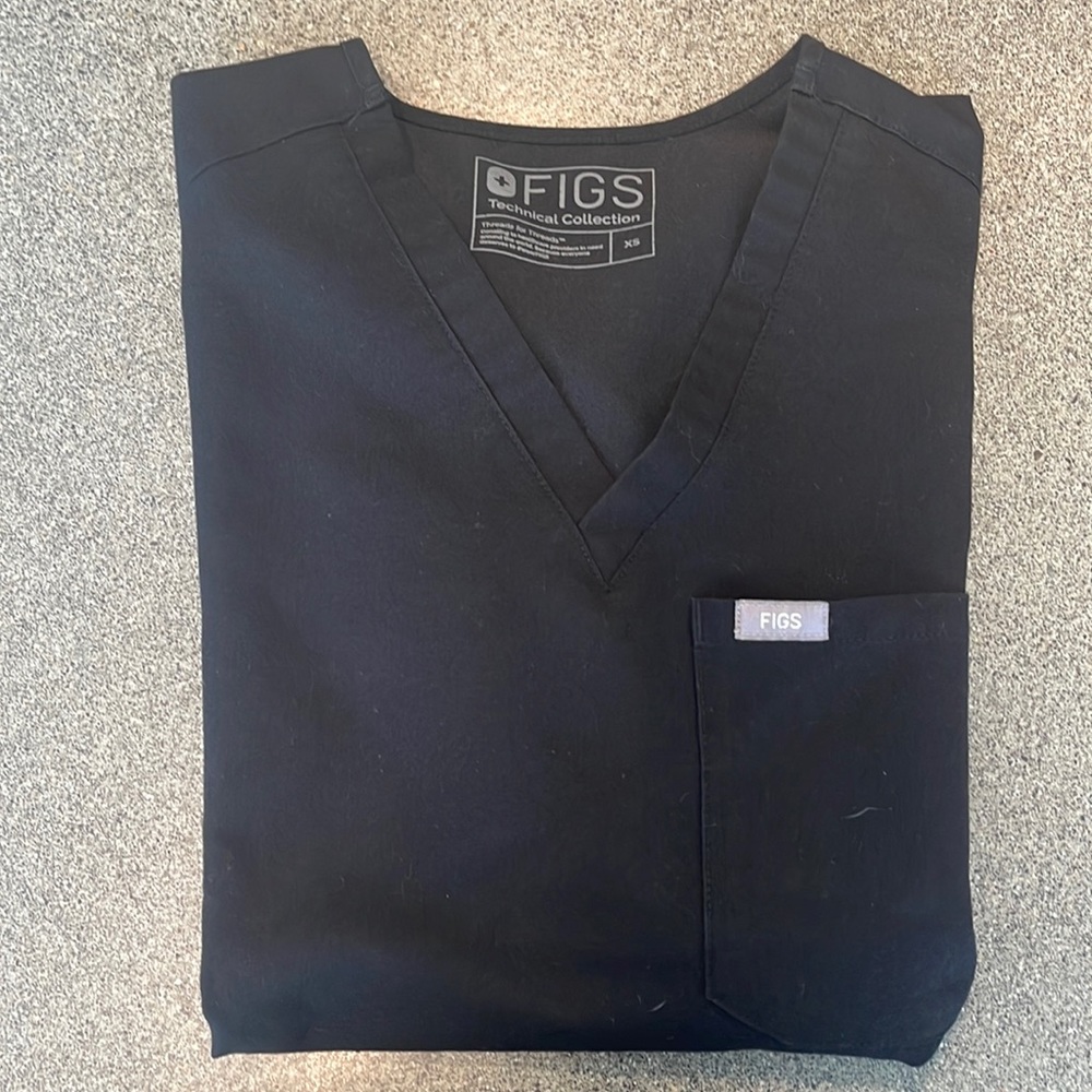 FIGS one-pocket scrub top